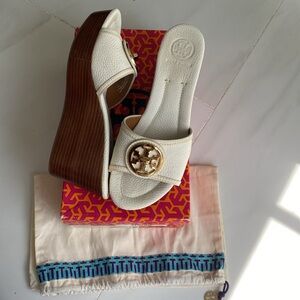 Tory Burch Selma Wedge Slide 80MM Tumbled Leather Bleach SZ 8.5